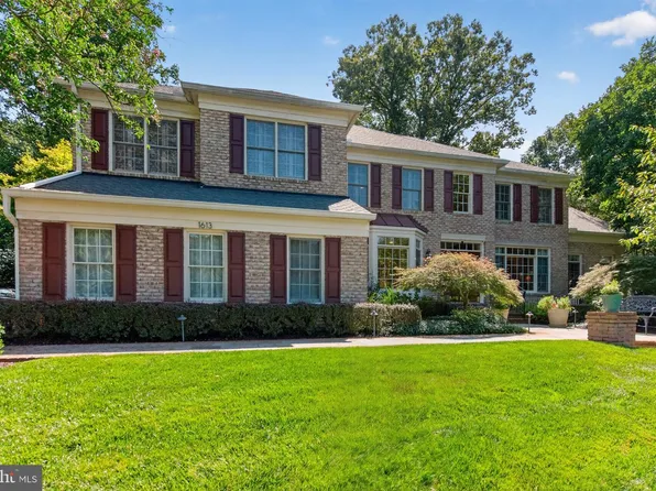 1613 Chathams Ford Pl, Vienna, VA 22182