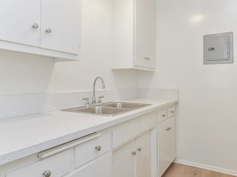 657 Milford St #3 — Photo 8