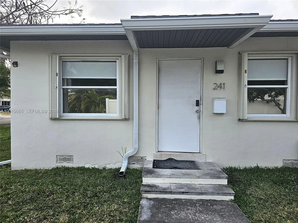 Photo 1 of 23 - 241 NE 1st Ter #1-2 - Dania Beach, FL Primary Photo - 241 NE 1st Ter #1-2