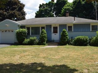 135 Redwood Rd, Rochester, NY 14615