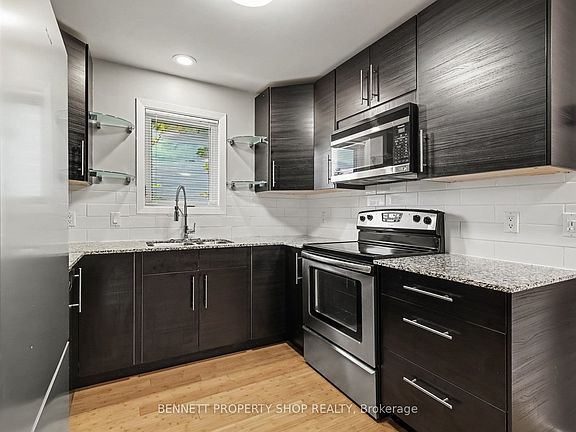 5th image of 13 Candow Cres