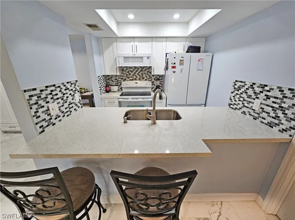 4339 27th Ct SW APT 104, Naples, FL 34116
