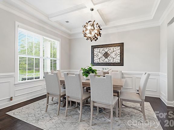 4th image of 2498 Creekview Dr