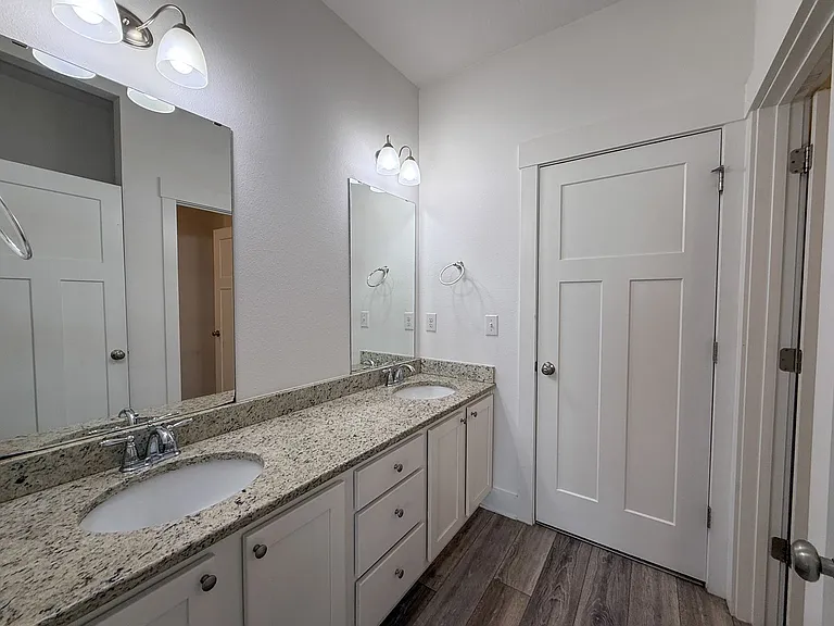6169 Jenks Dr — Photo 16