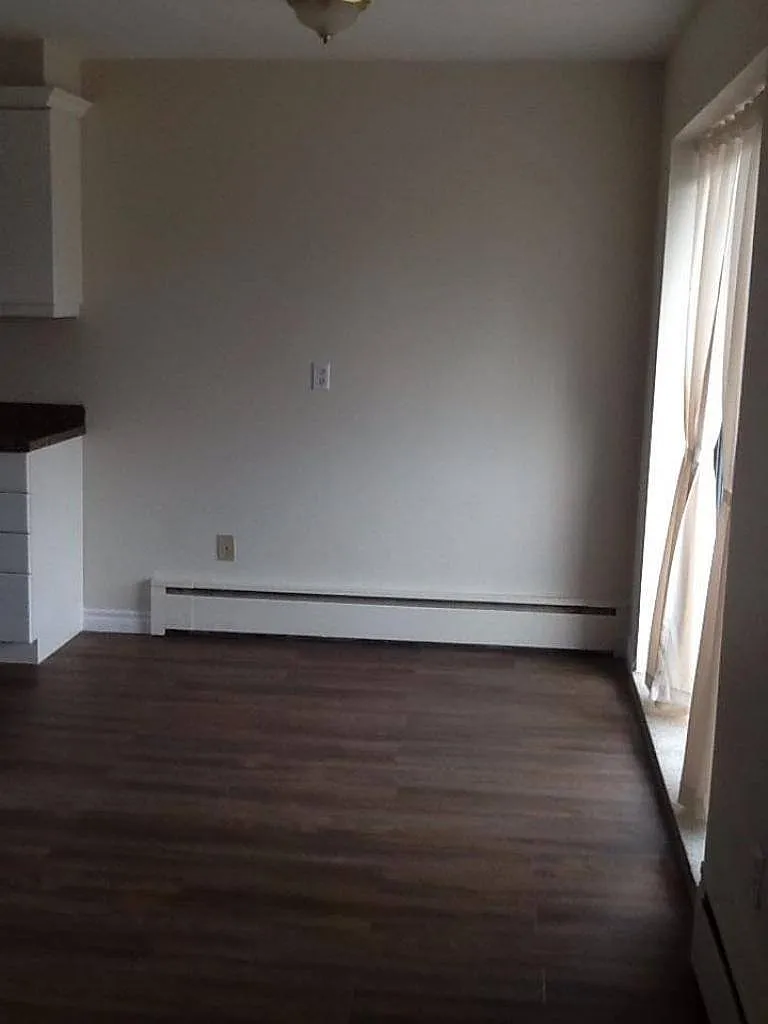 Westwood Apartments — Photo 3