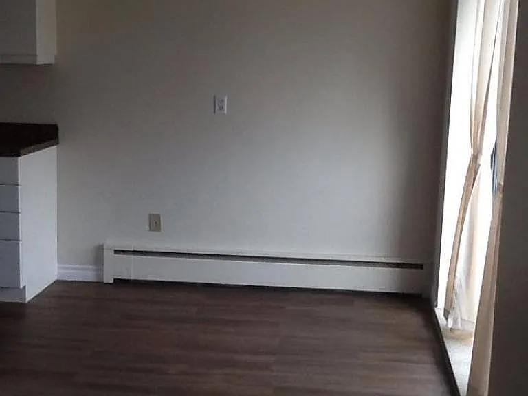 547 King St W — Photo 3