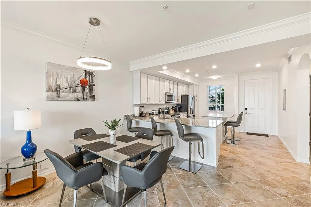 2 bed, 2.0 bath, 1120 sqft, $6,000 — Photo 4
