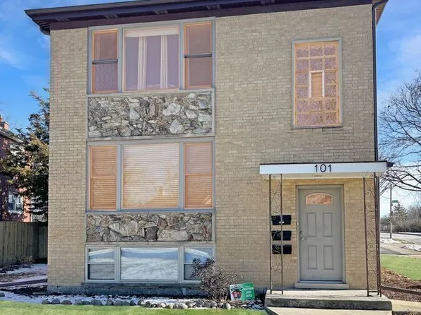 101 N Avon Rd #G, Elmhurst, IL 60126