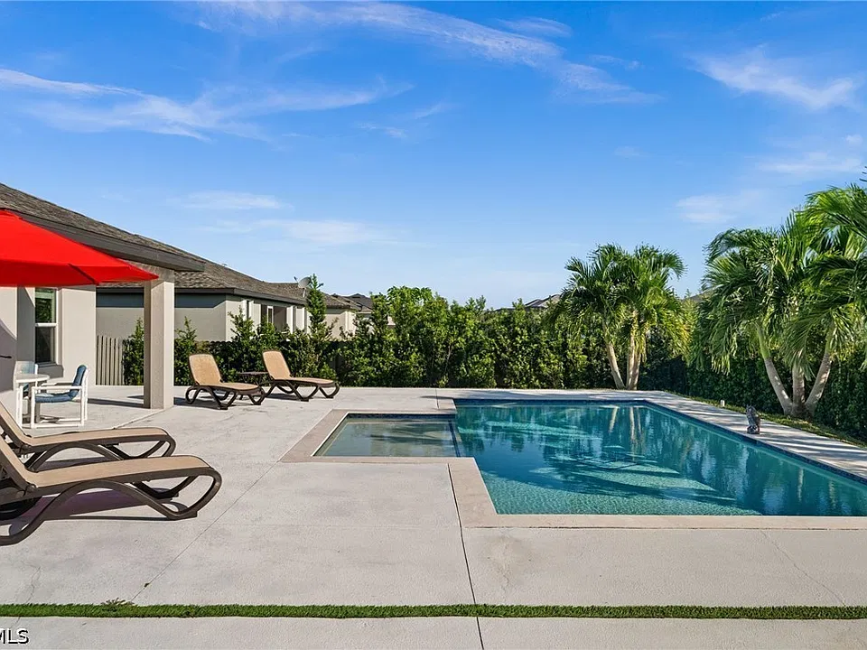 415 SW 31st Pl