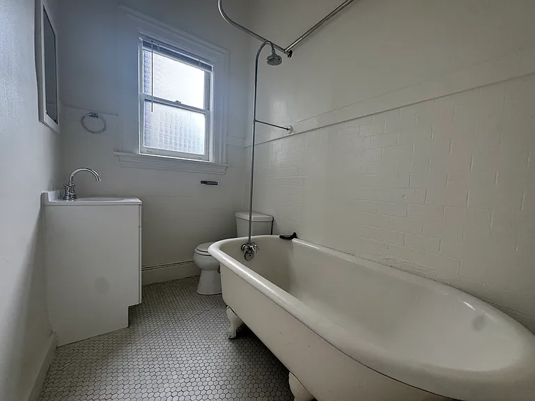 2000 Vallejo St #11 — Photo 6