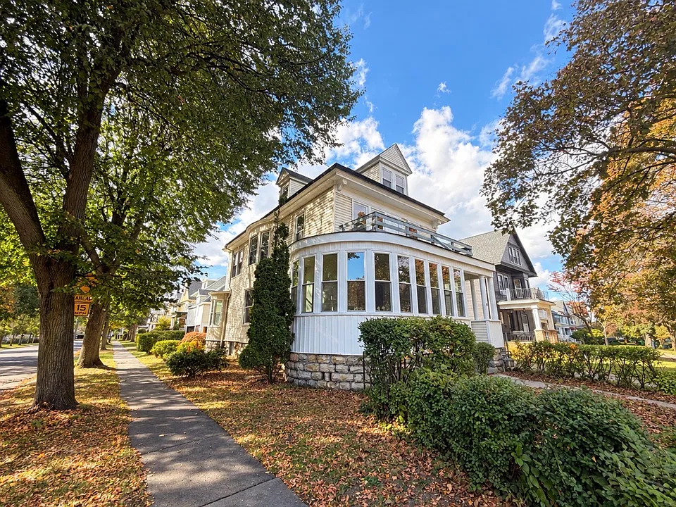 44 Greenfield St #1