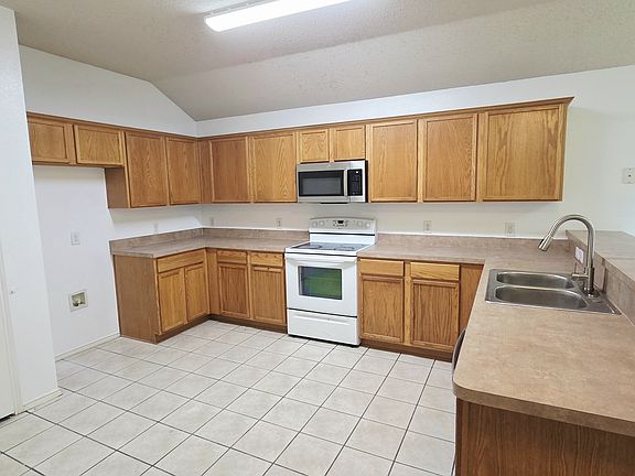 5th image of 9821 Pierce Dr