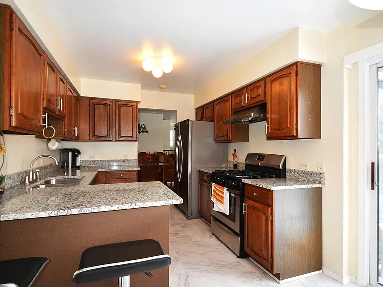 277 Southwick Ct — Photo 3
