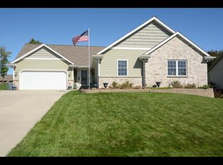 450 Reagan Rd, West Bend, WI 53040