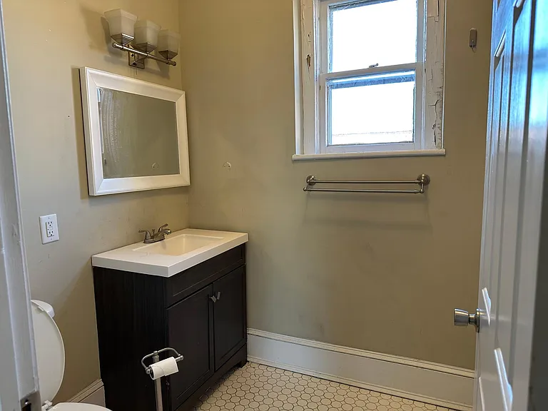 310 Saint Andrew St #5 — Photo 8
