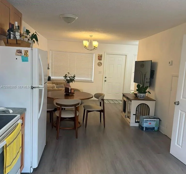 42 W 7th St #202
