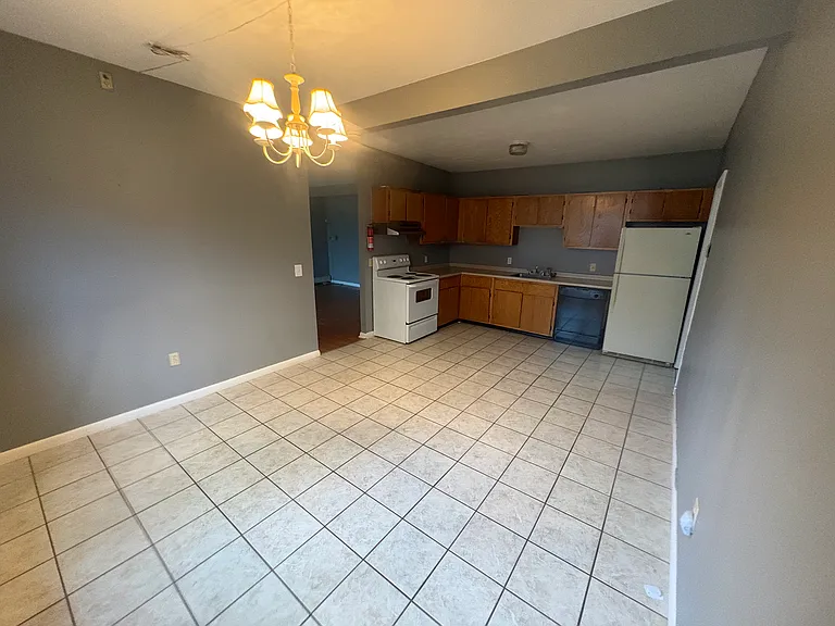 1126 Holcomb St #8 — Photo 4