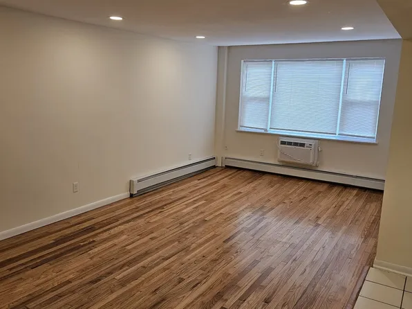 70 Farmington Avenue #4T, New London, CT 06320