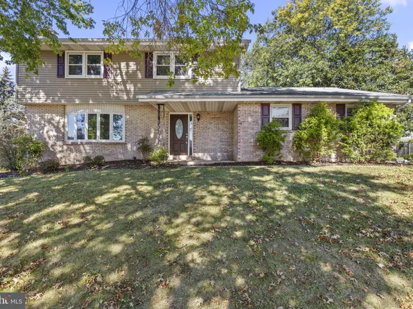 1945 Normandie Dr, York, PA 17408