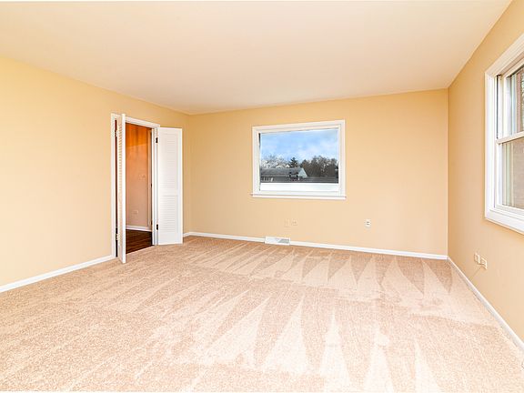 5th image of 17 E Park St #17