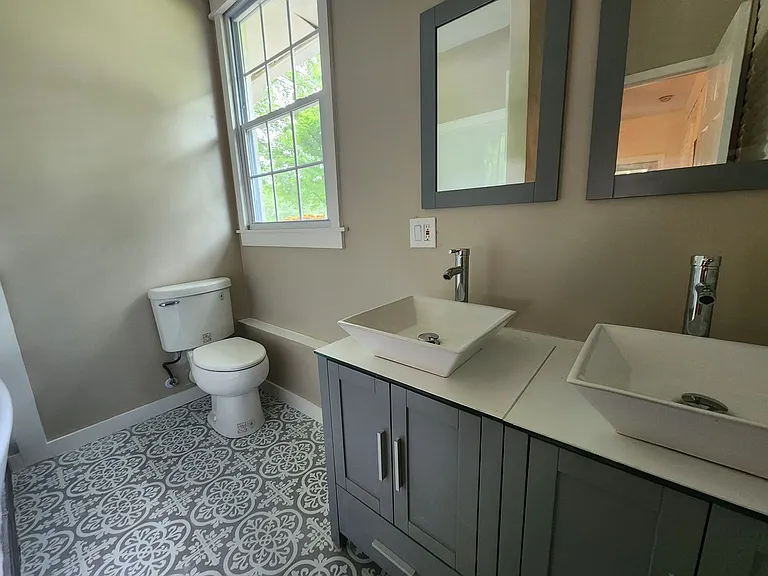 702 Meade Dr — Photo 6