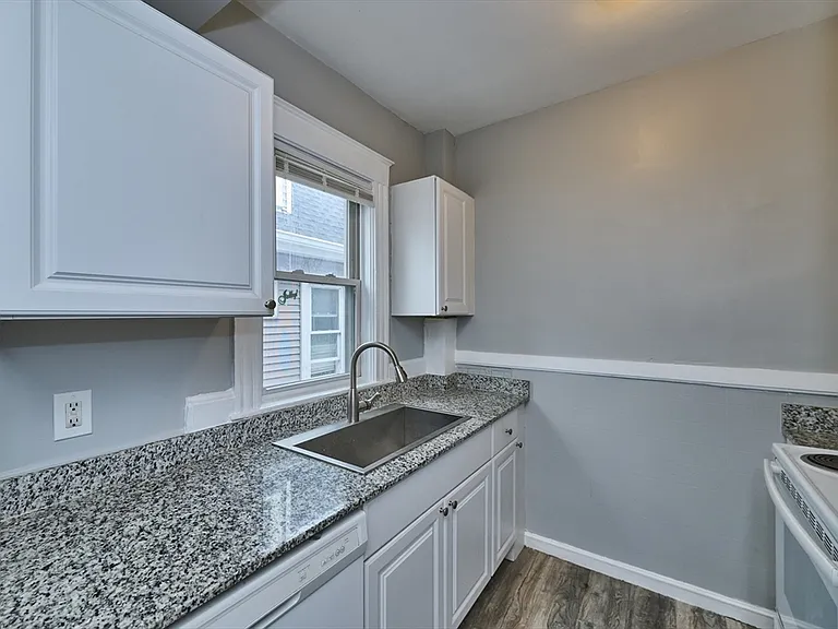 41 Salem St #2L — Photo 3