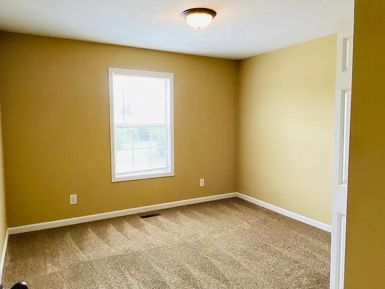 1725 Thistlewood Dr #B — Photo 3