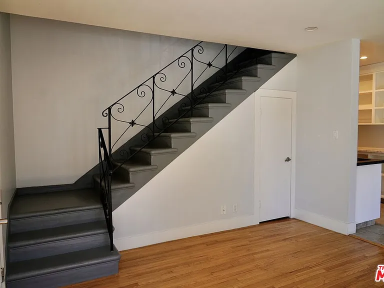 4423 Cahuenga Blvd — Photo 4