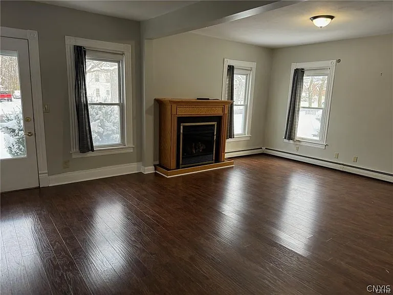 34 Syracuse St — Photo 3