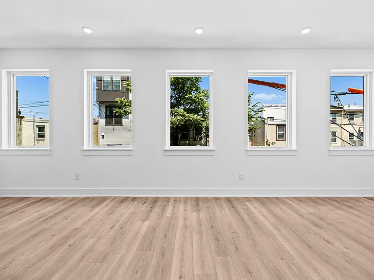 2456 Frankford Ave — Photo 50
