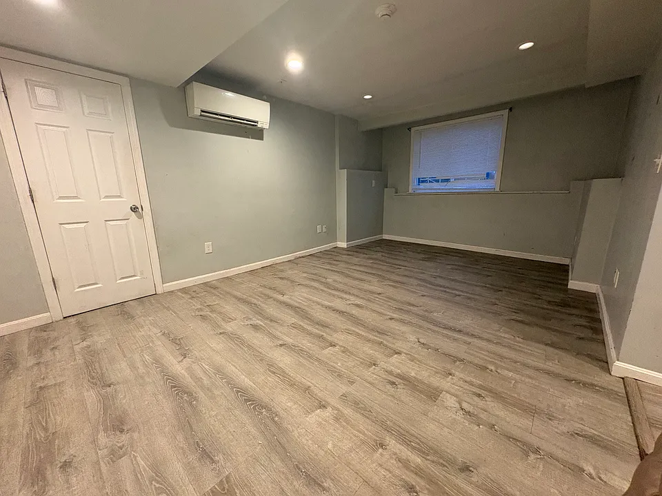 776 Main St #16