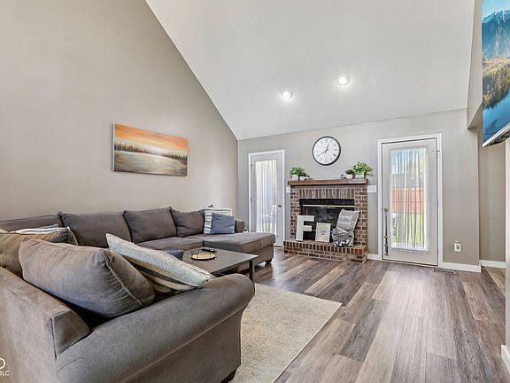 5th image of 1440 Aaron Dr W