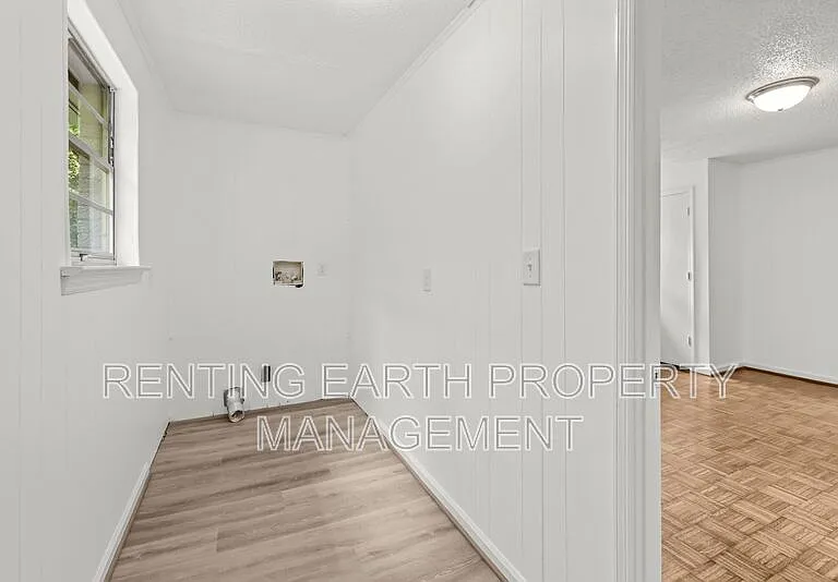 6109 Blocton Ave — Photo 13