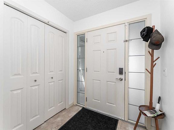 4th image of 562 E River Heights Cres
