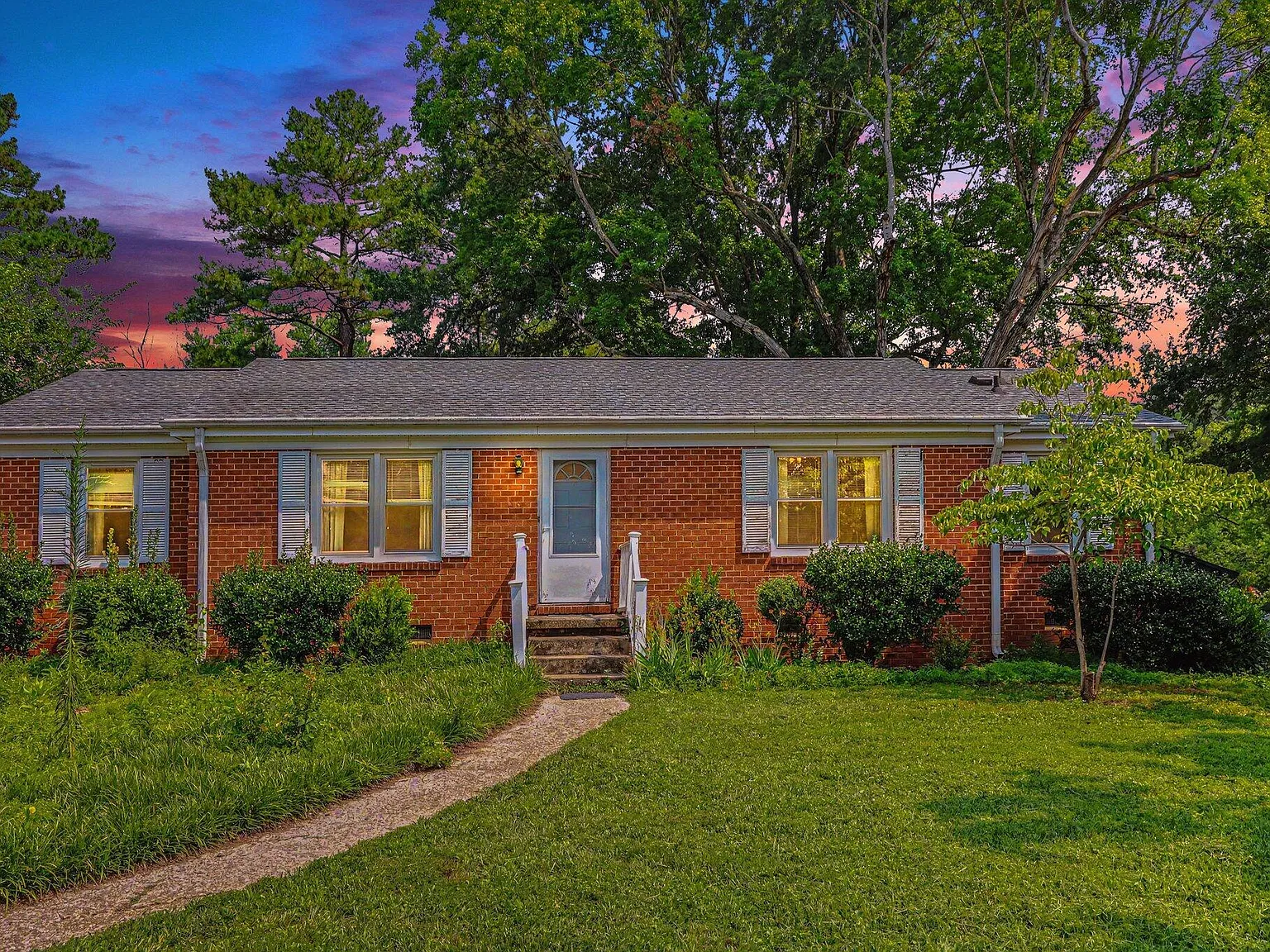 3 bed, 2.0 bath, 1418 sqft, $2,200 — Photo 1