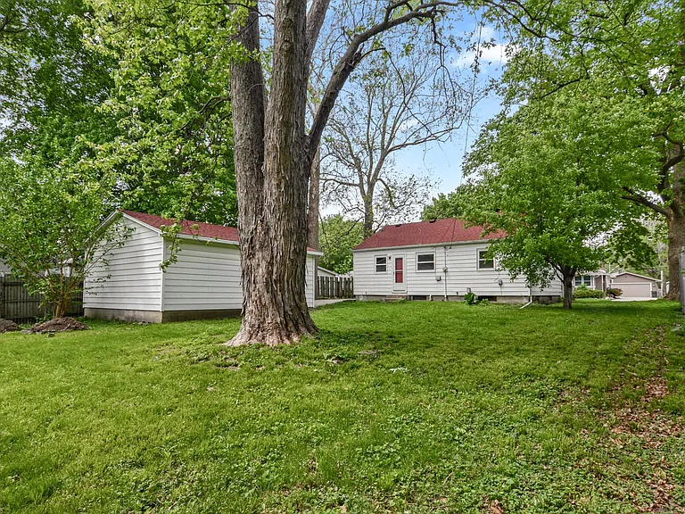 1013 W Columbia Ave — Photo 7
