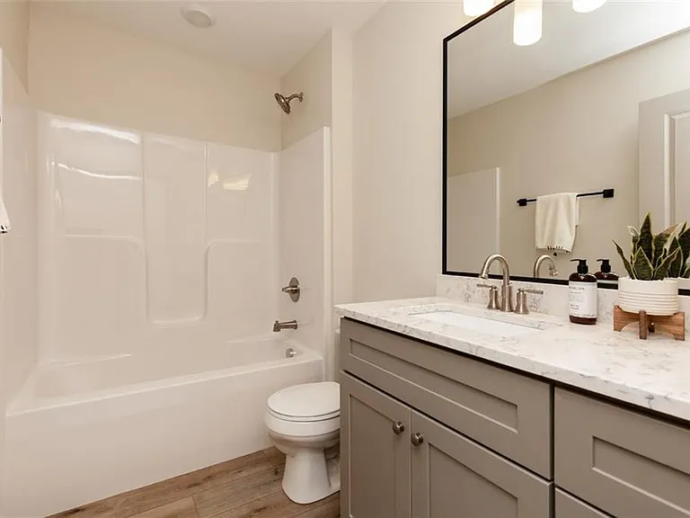 6460 Galleria Dr #2103 — Photo 9