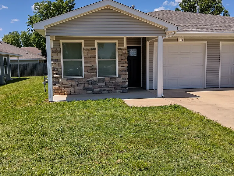 314 Wolfe Dr — Photo 1