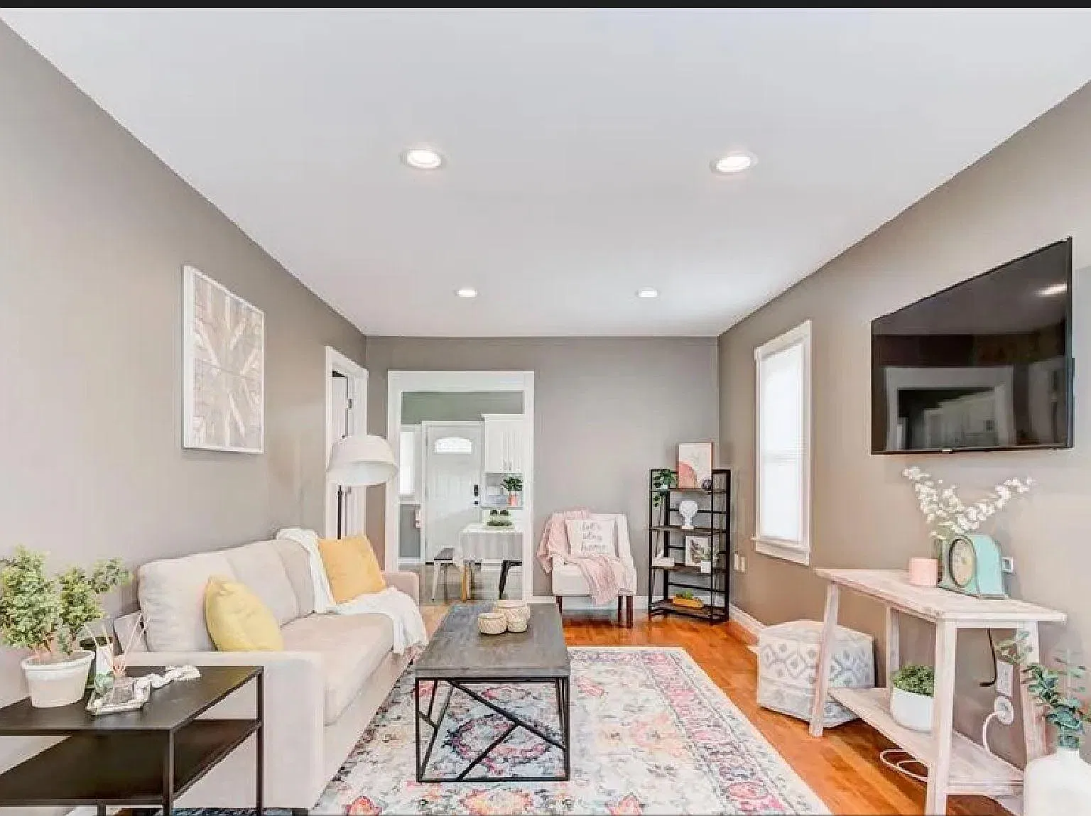 612 E Barrett Ave — Photo 2