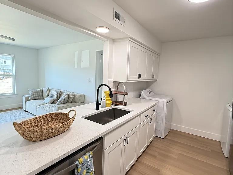 1120 W Cato Springs Rd — Photo 12