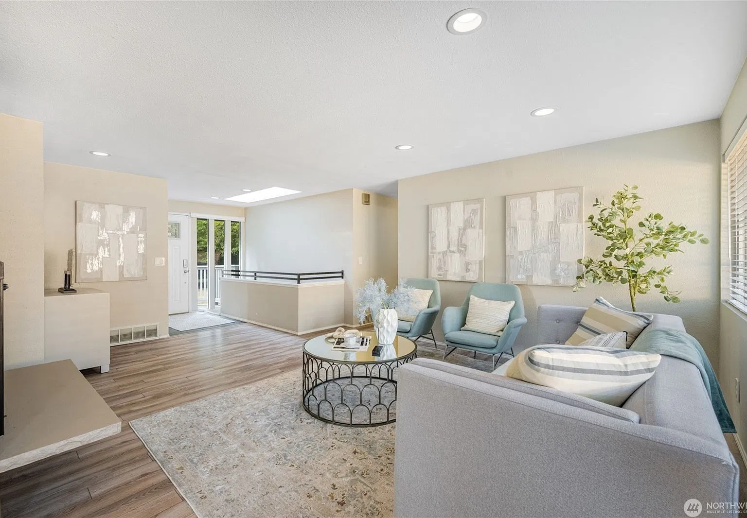 5 bed, 2642 sqft, $5,500 — Photo 4
