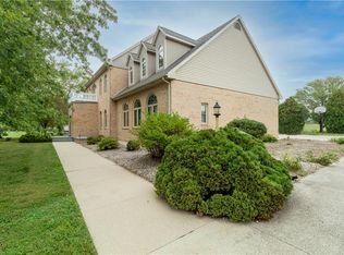 8144 Country Club Rd, Charleston, IL 61920