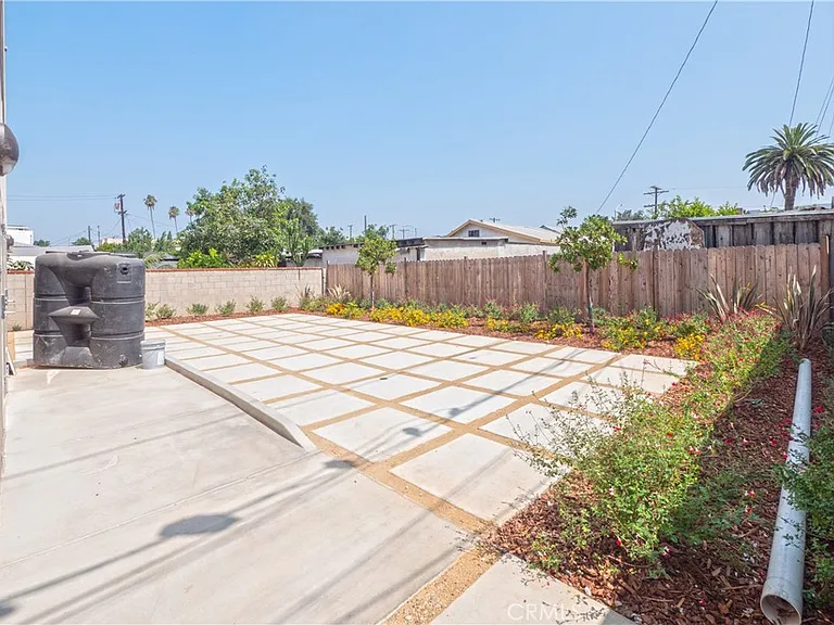 2341 Sheridan St — Photo 18