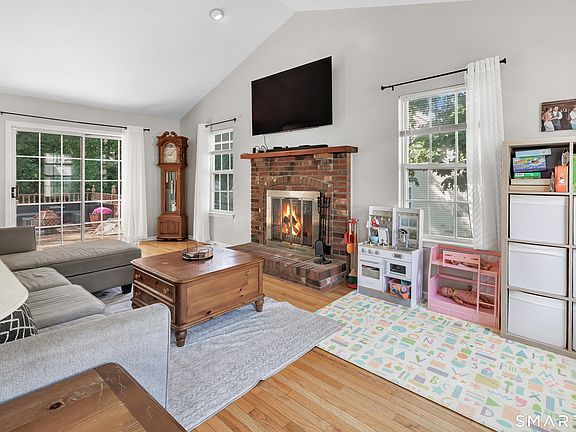 5th image of 214 Lookout Hill Road