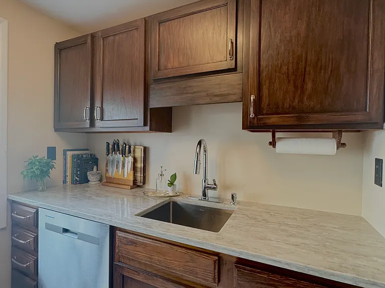 7713 Crown Crest Ct — Photo 3