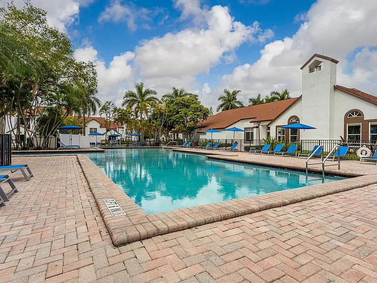 Landings at Pembroke Lakes — Photo 10