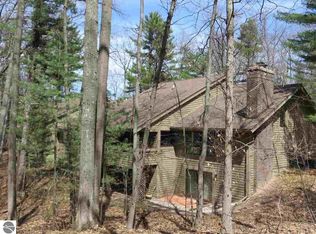 6238 Summit Ct, Traverse City, MI 49686