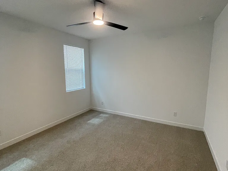 7938 W Griswold Rd — Photo 21