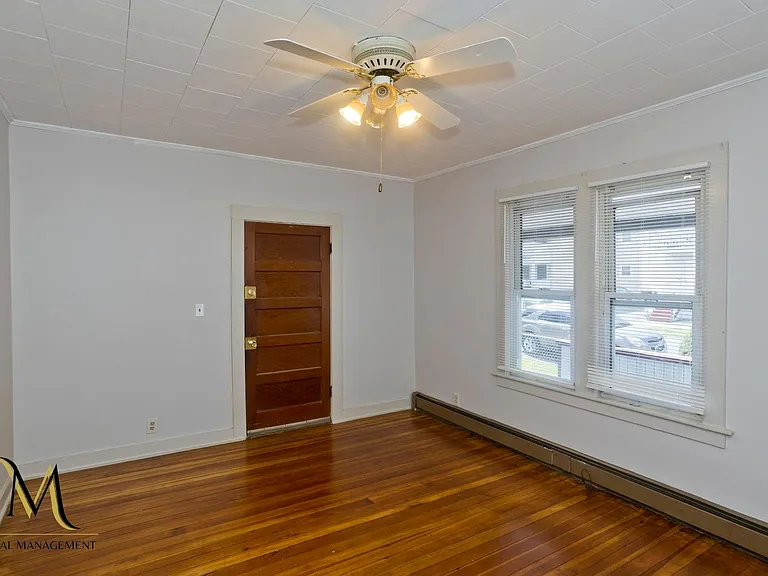 61 Hill St — Photo 9