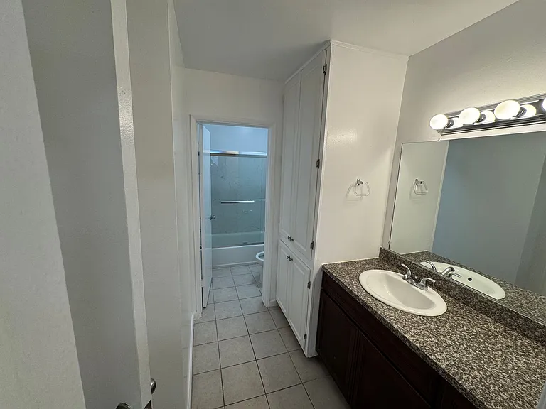 617 N Orange Dr — Photo 22